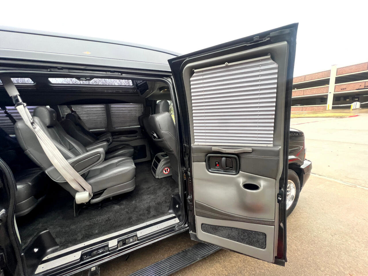 Used 2017 Chevrolet Express 2500 Extended image 28