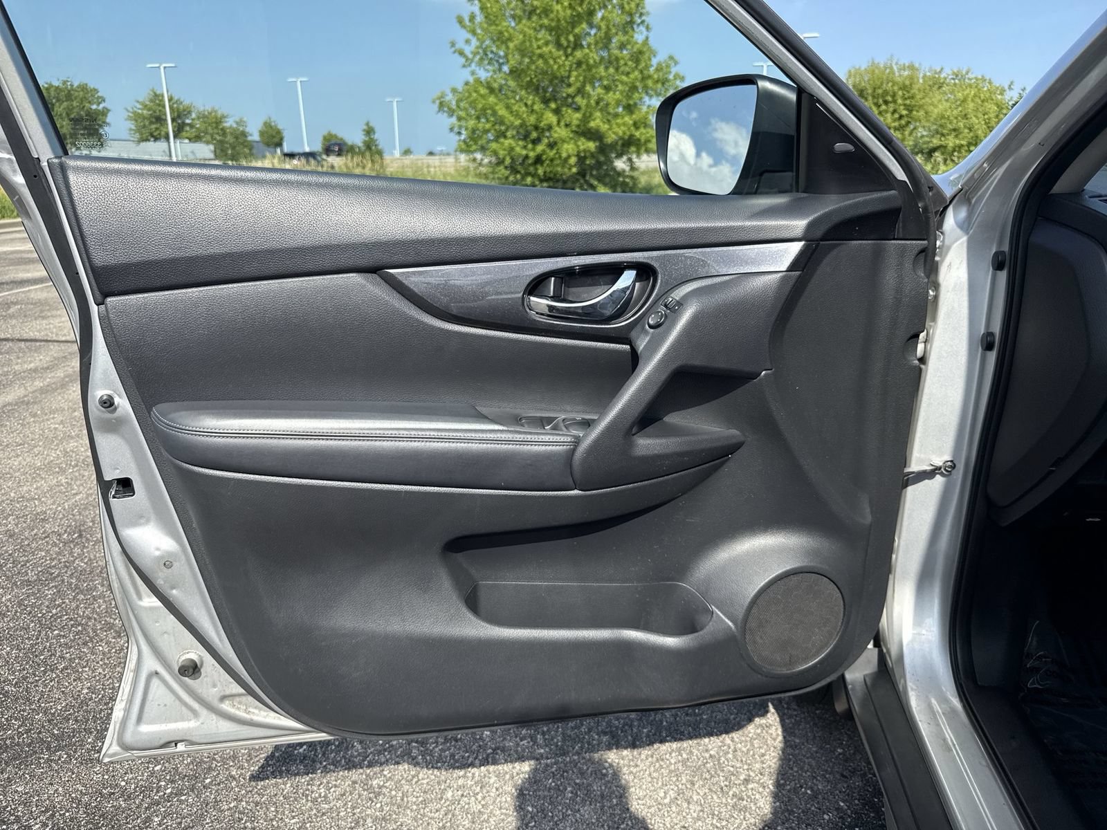 Used 2018 Nissan Rogue S AWD/4WD image 35