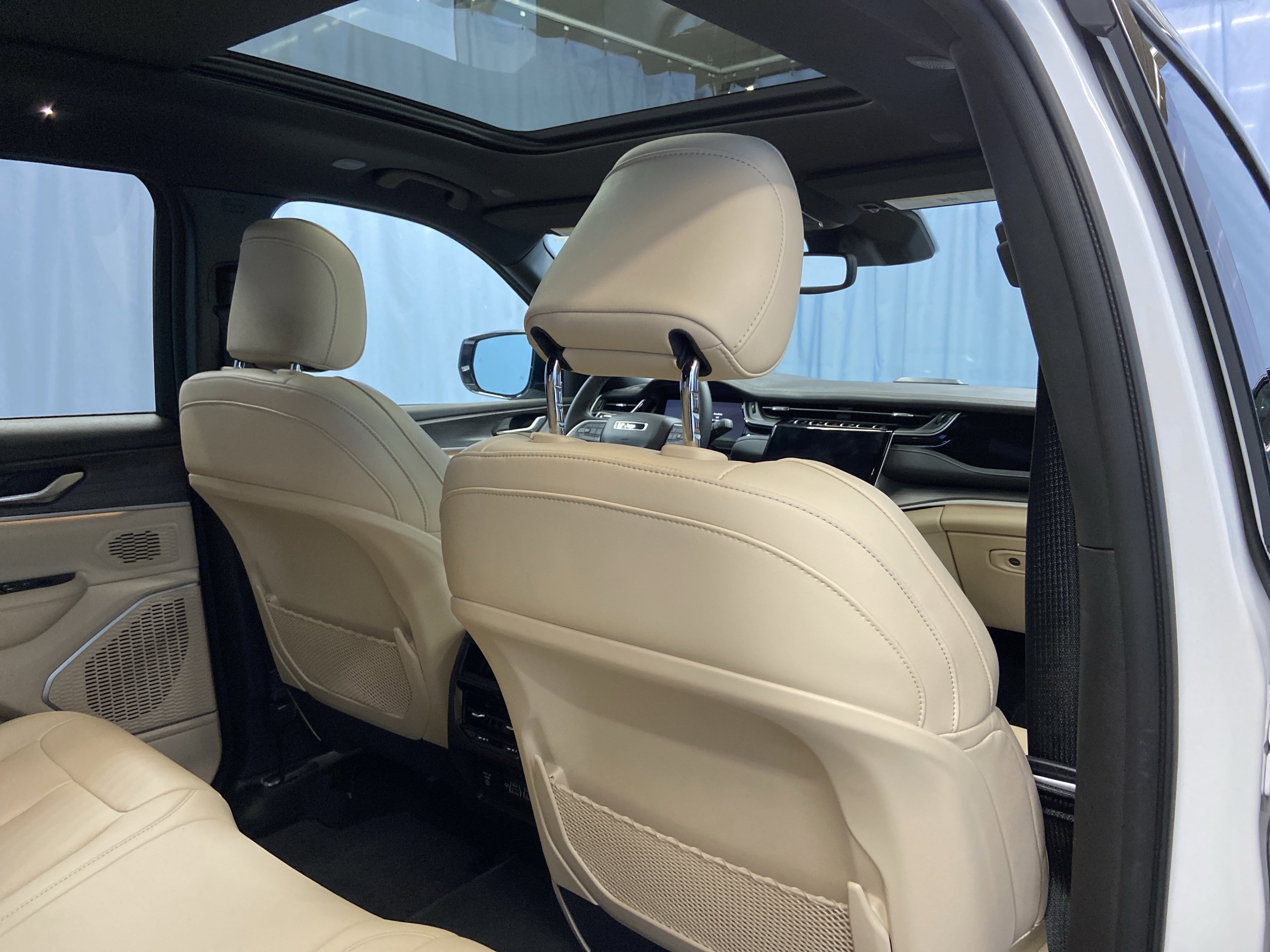 Used 2023 Jeep Grand Cherokee 4WD 4xe image 41