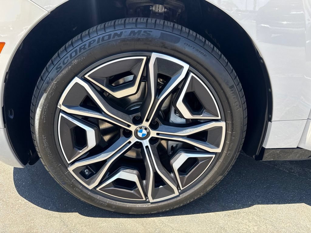 Used 2026 BMW iX xDrive45 AWD/4WD image 5