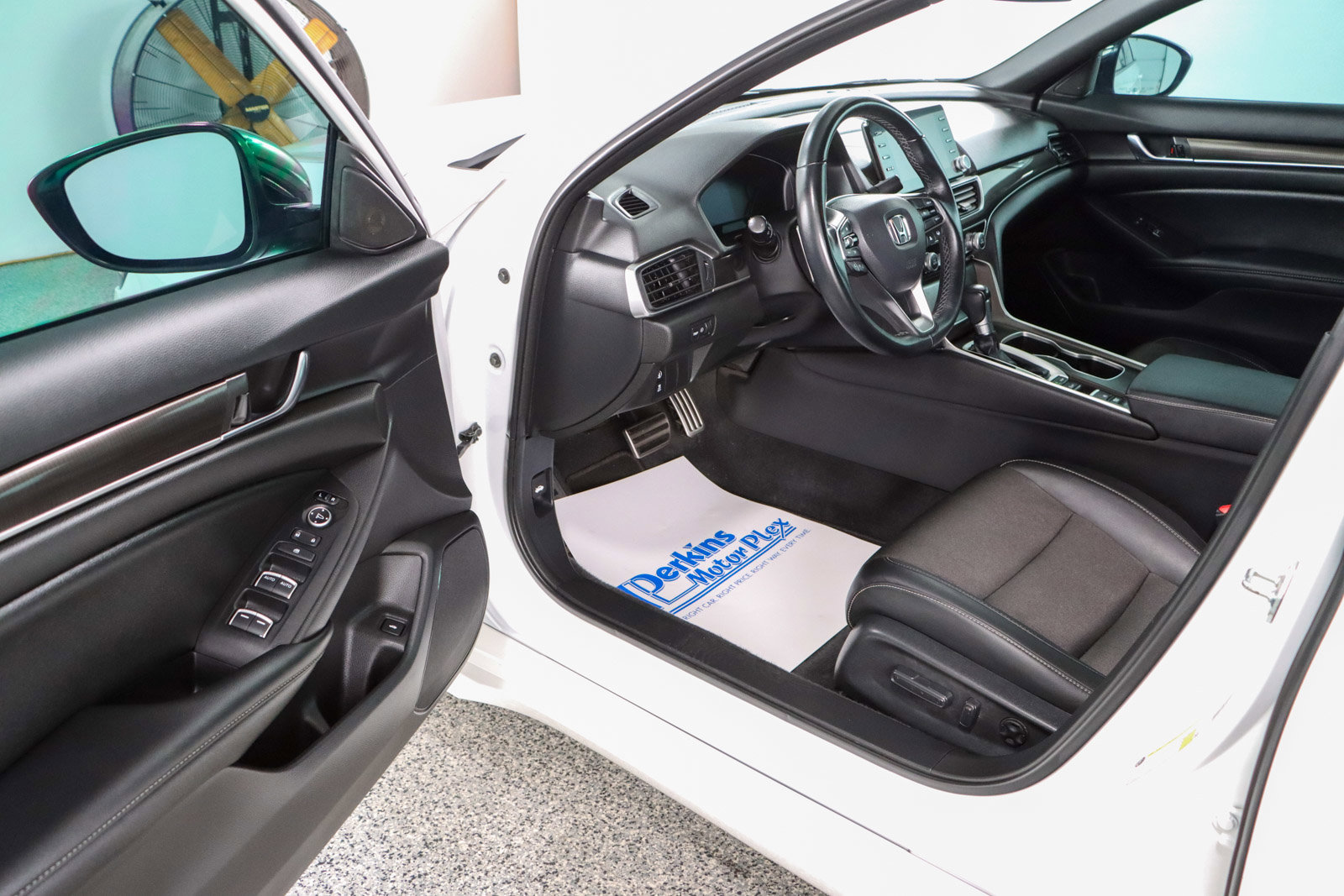 Used 2022 Honda Accord Sport image 3