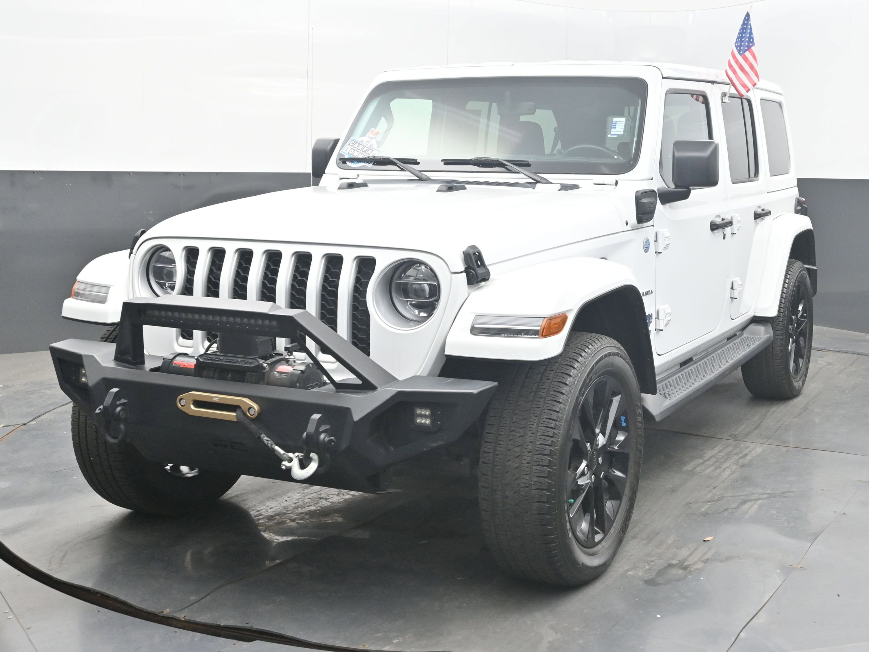 Used 2022 Jeep Wrangler Unlimited Sahara w/ Cold Weather Group AWD/4WD image 4