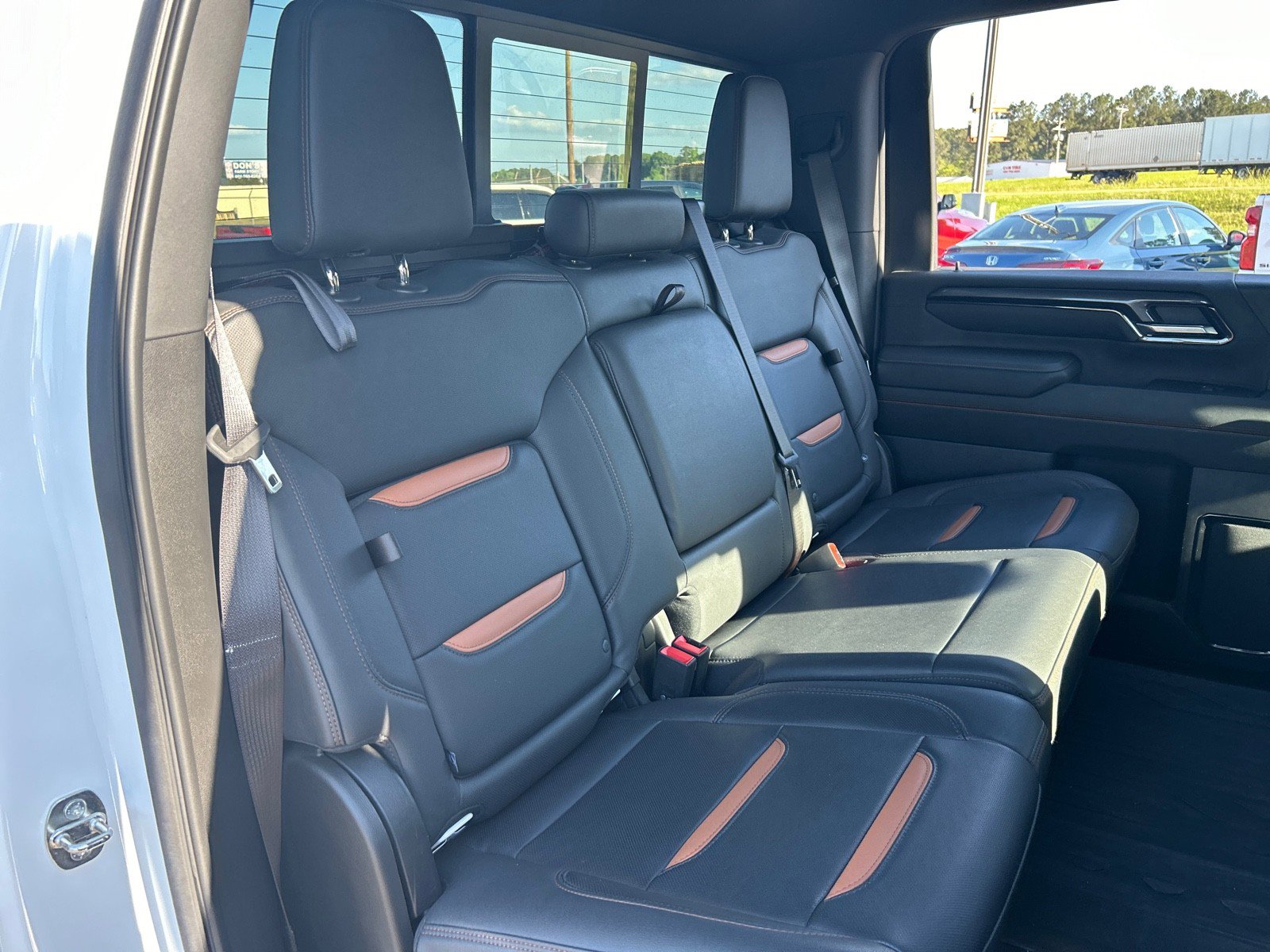 Used 2024 GMC Sierra 2500 AT4 w/ AT4 Premium Plus Package AWD/4WD image 18