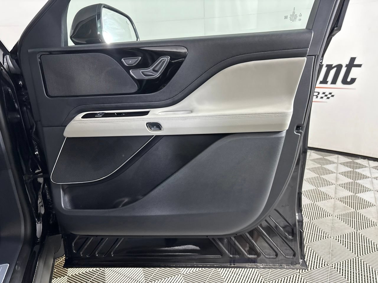Used 2026 Lincoln Aviator 2WD image 33