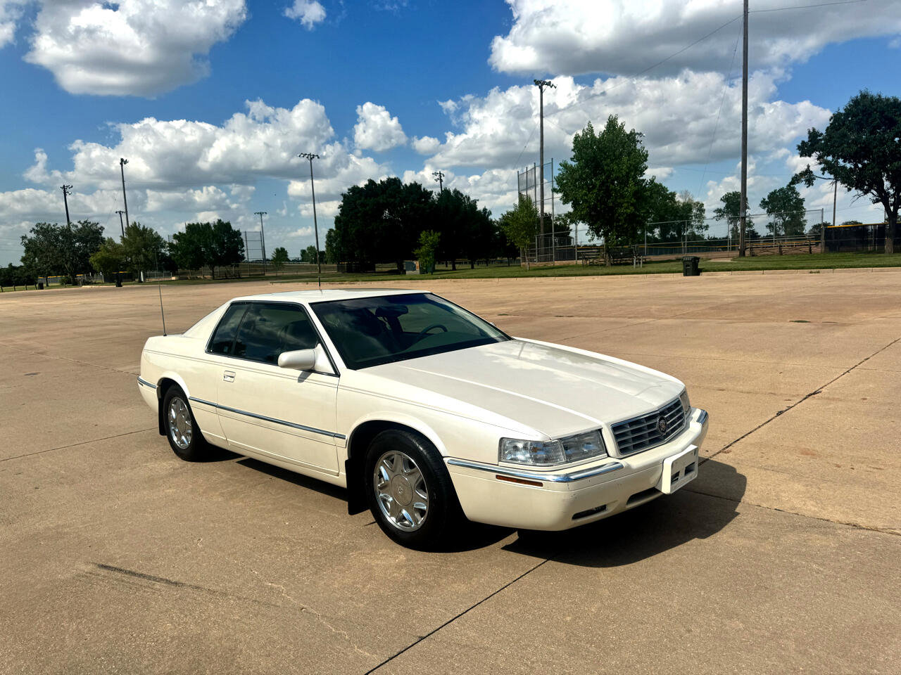 Used 2001 Cadillac Eldorado ESC w/ Comfort/Convenience Pkg image 23