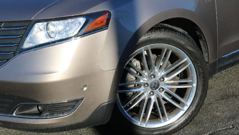 Used 2019 Lincoln MKT AWD image 4