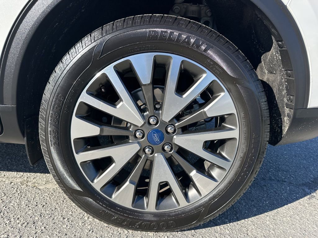 Used 2020 Ford Escape Titanium image 33