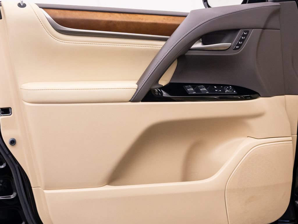 Used 2021 Lexus LX 570 4WD w/ Luxury Package image 12