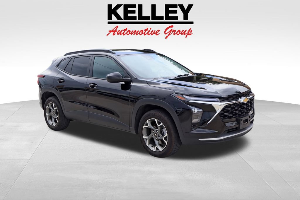 Used 2025 Chevrolet Trax LT