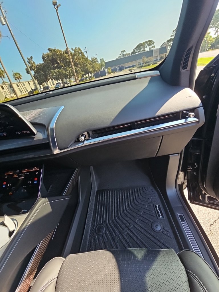 Used 2027 Cadillac Vistiq Luxury AWD/4WD image 23