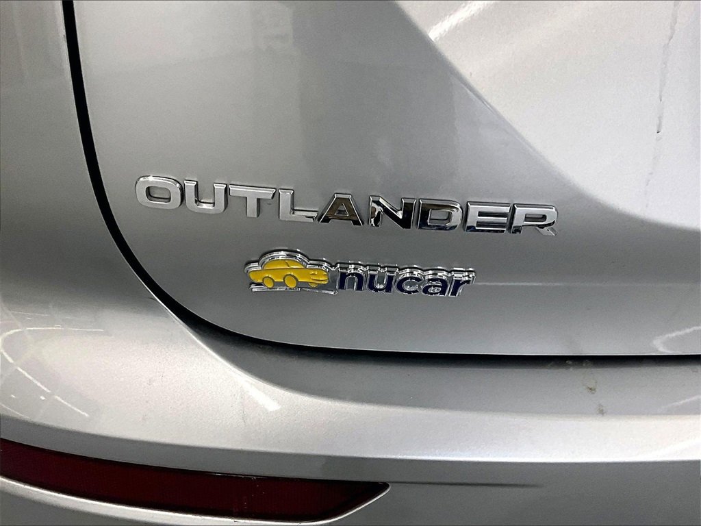 Used 2023 Mitsubishi Outlander SE image 27