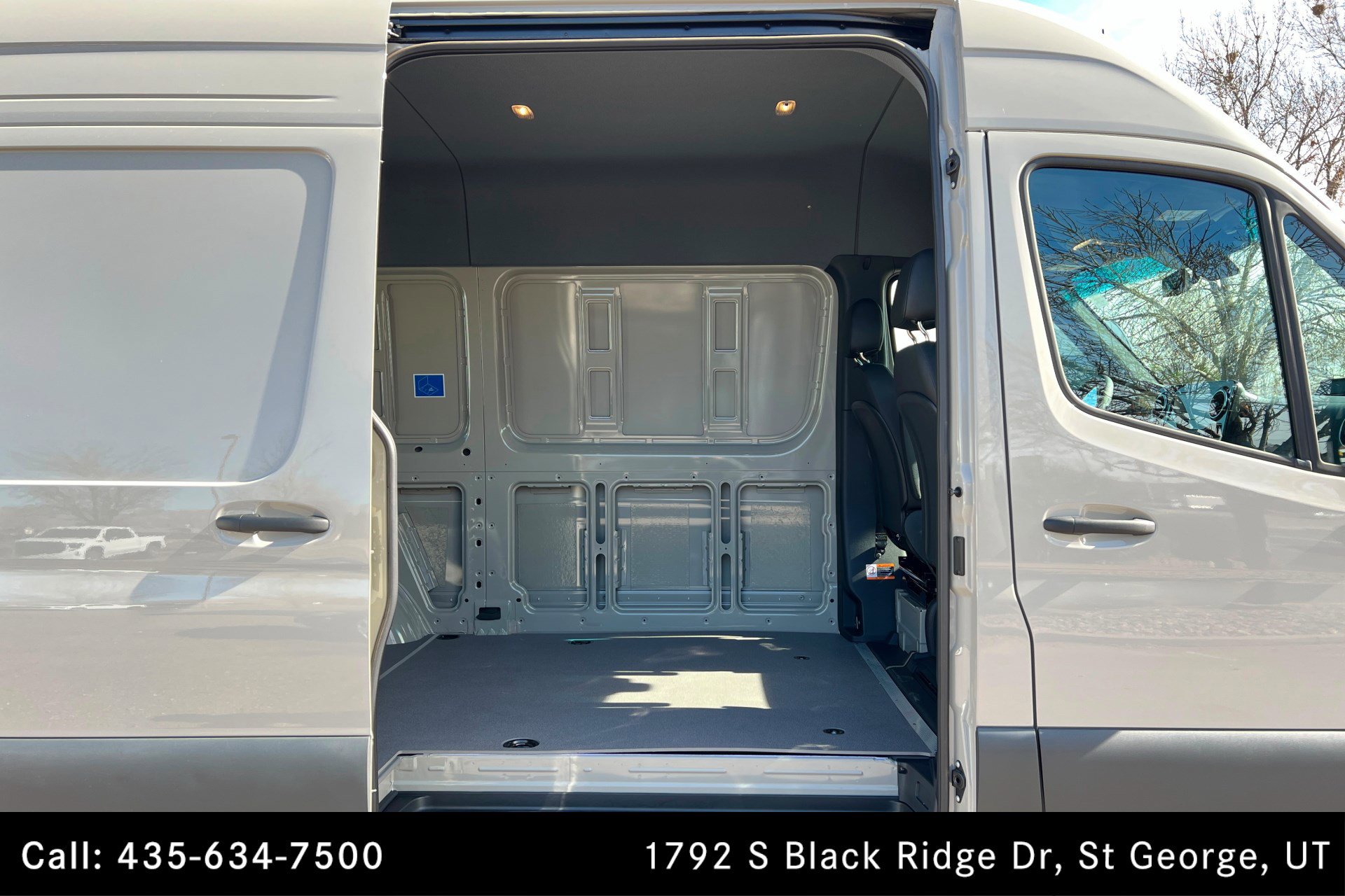 Used 2025 Mercedes-Benz Sprinter 2500 image 19