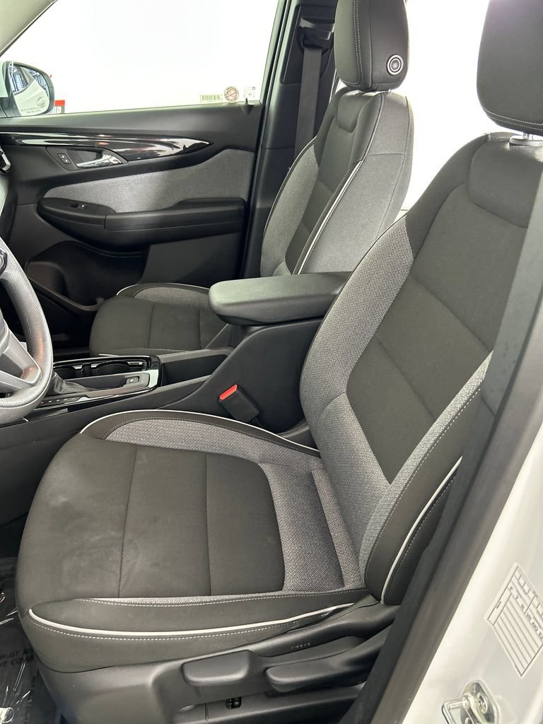Used 2025 Chevrolet TrailBlazer LT AWD/4WD image 15