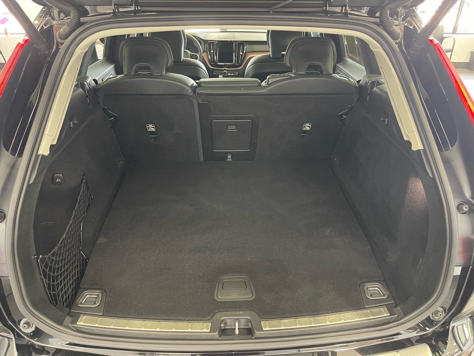 Used 2024 Volvo XC60 T8 Plus AWD/4WD image 34