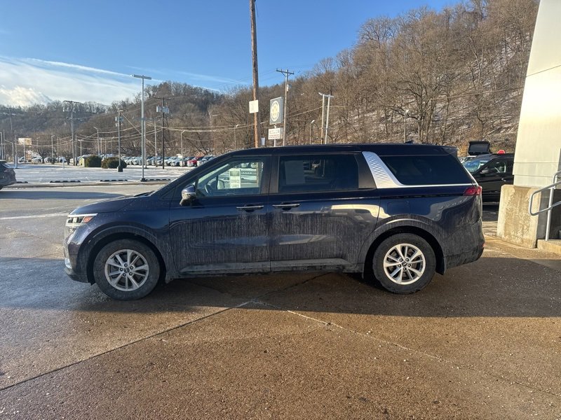 Used 2024 Kia Carnival LX image 4
