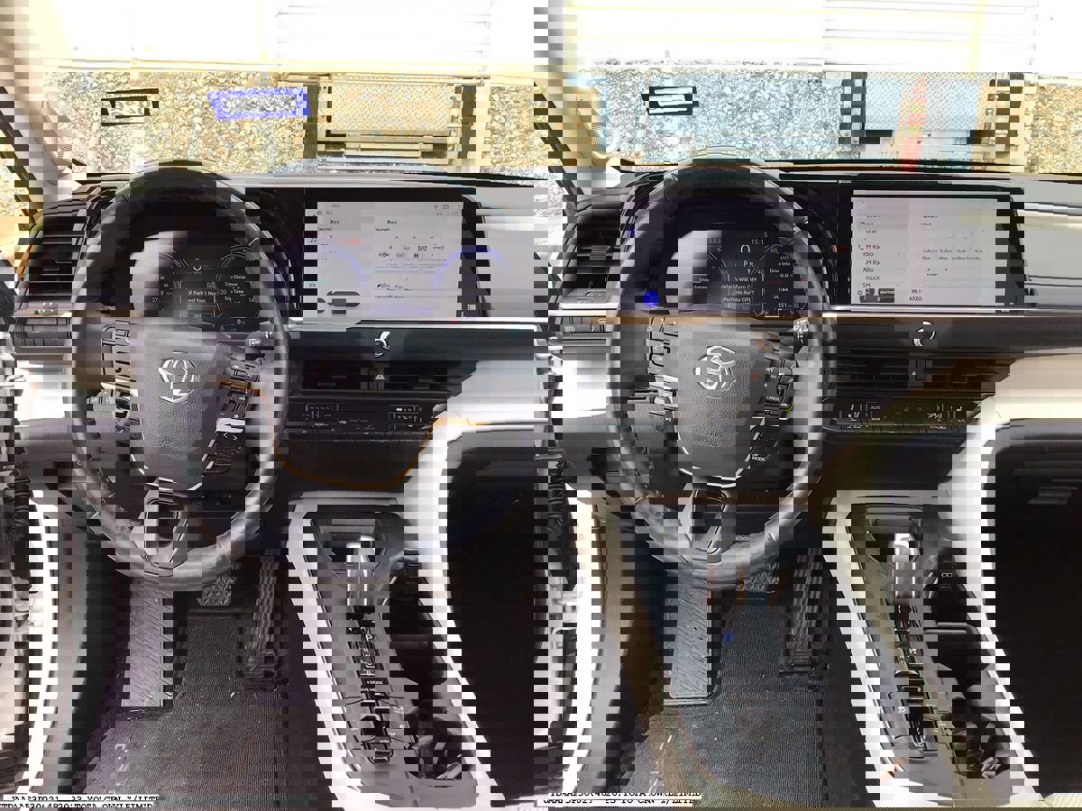 Used 2023 Toyota Crown Limited AWD/4WD image 10