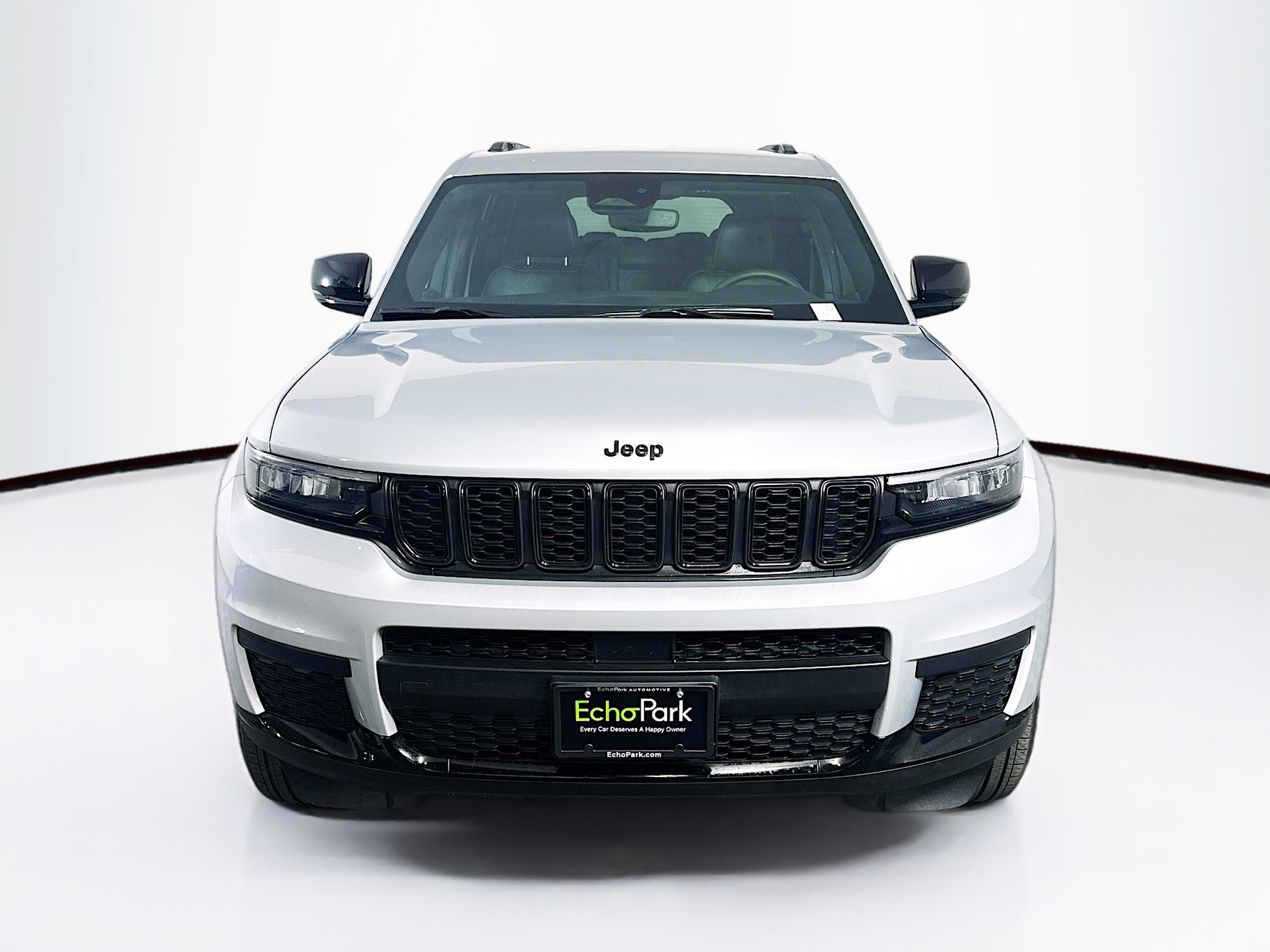 Used 2024 Jeep Grand Cherokee L Laredo image 2