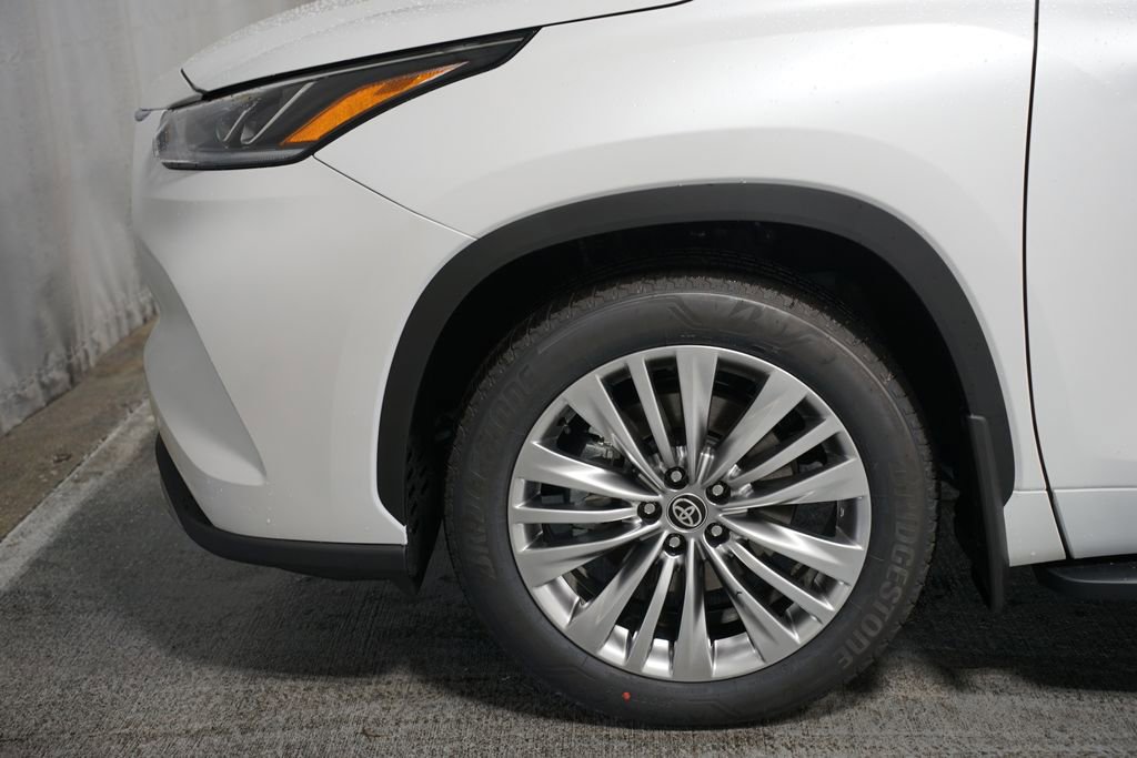 New 2026 Toyota Highlander Platinum AWD/4WD image 5