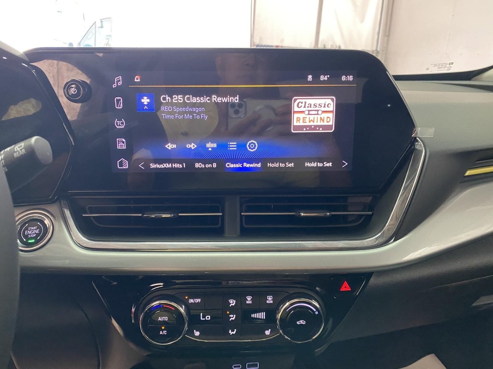 Used 2025 Chevrolet Trax LT w/ Driver Confidence Package FWD image 22