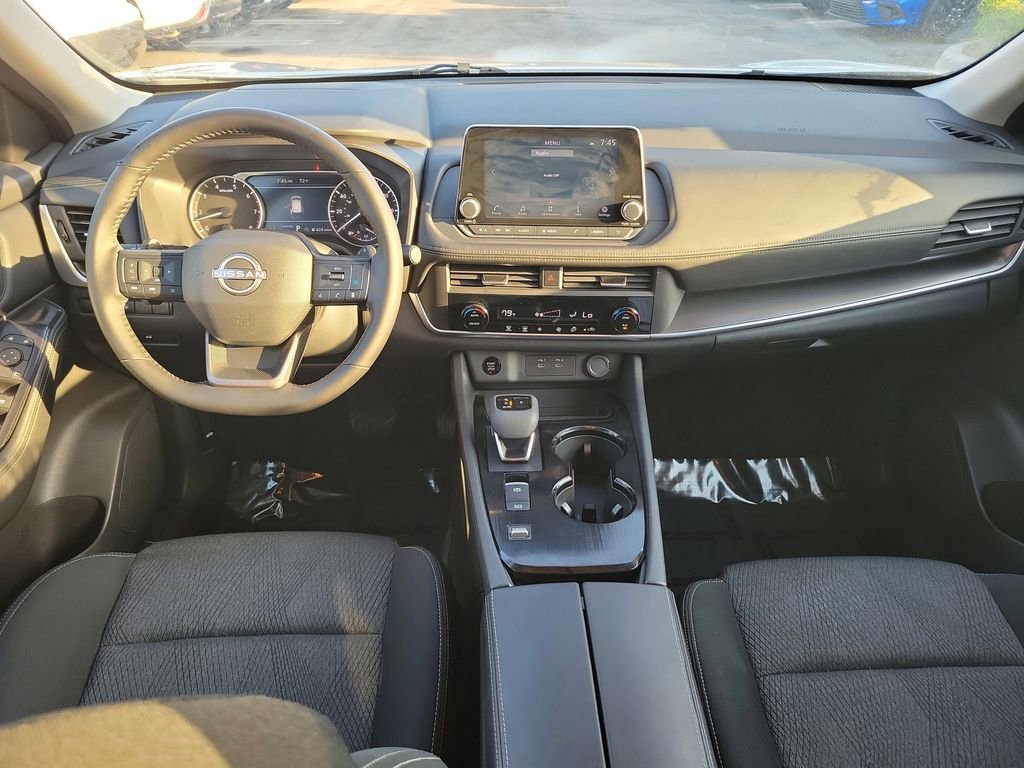 Certified 2025 Nissan Rogue SV FWD image 9