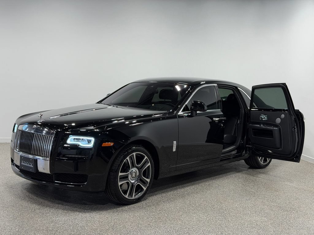Used 2017 Rolls-Royce Ghost RWD image 33