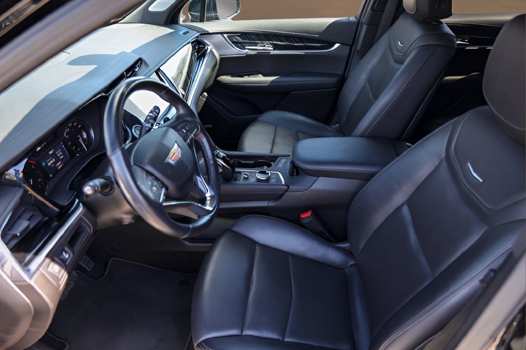 Certified 2025 Cadillac XT6 Premium Luxury FWD image 9