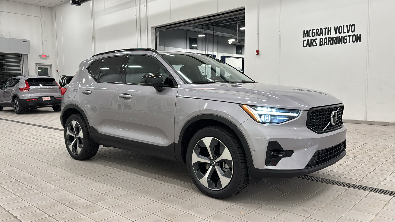 New 2026 Volvo XC40 B5 Plus w/ Protection Package Premier AWD/4WD image 3