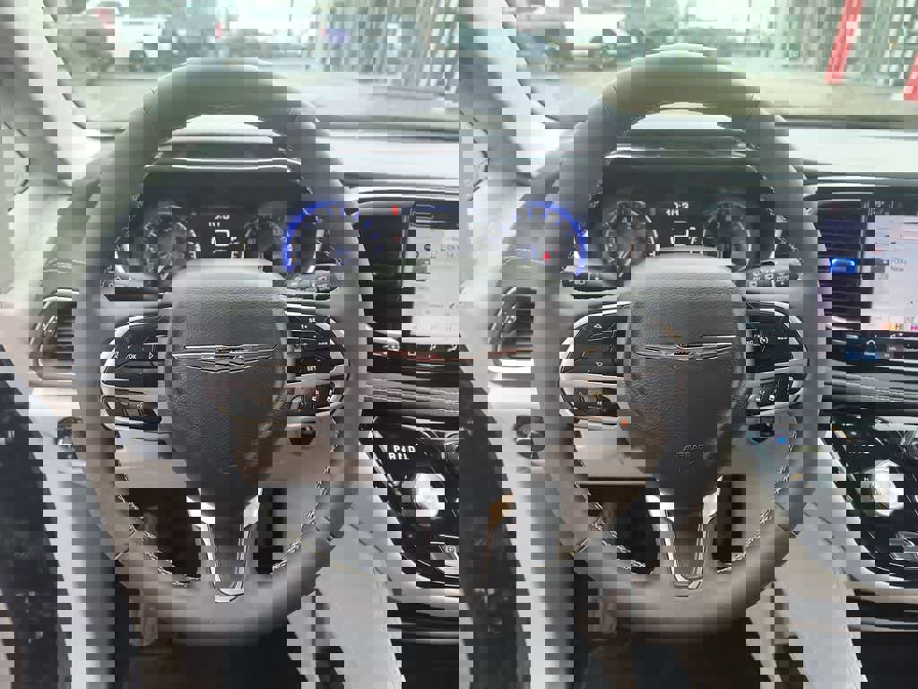 Used 2022 Chrysler Pacifica Limited image 14