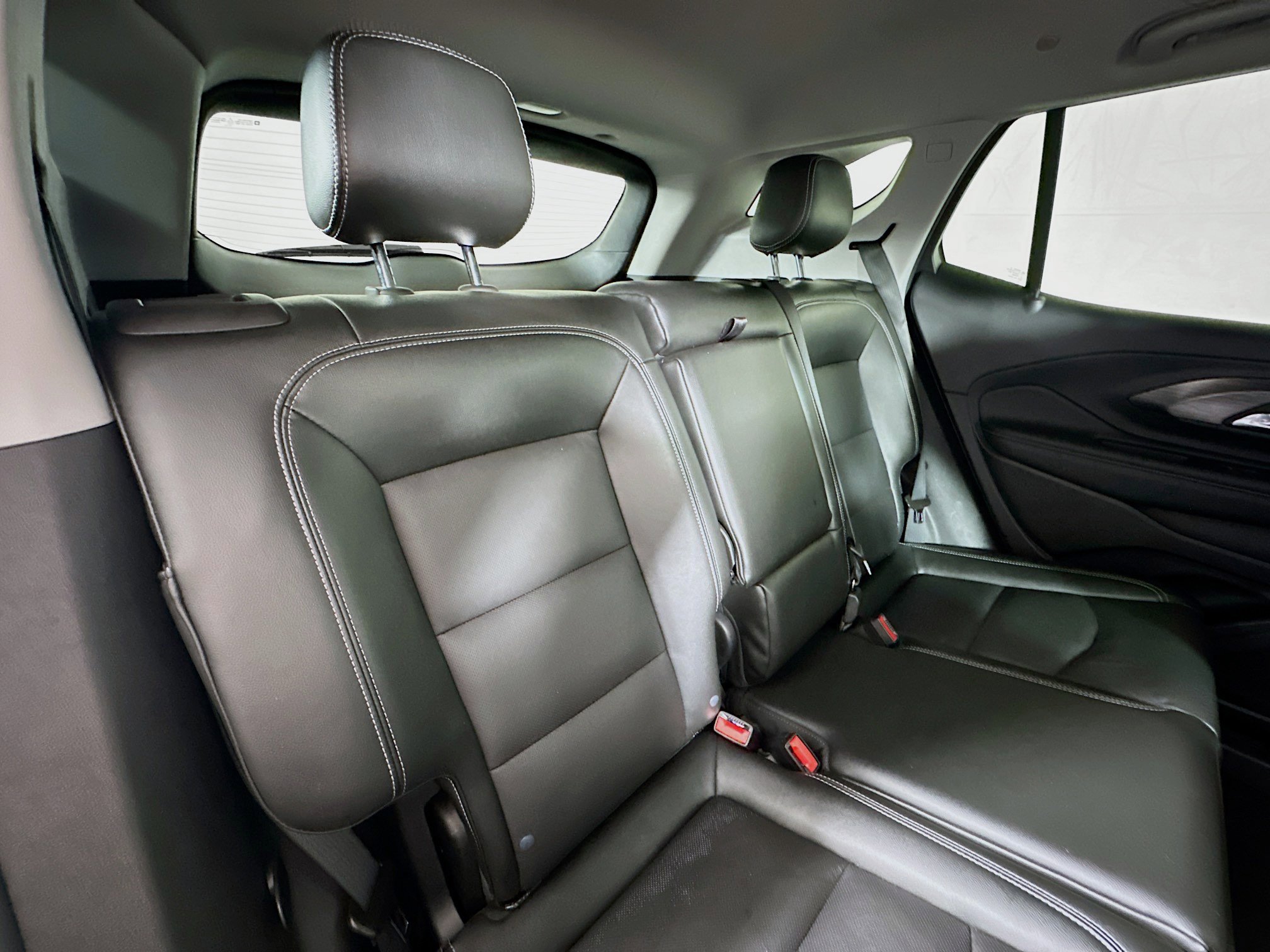 Used 2024 GMC Terrain SLT image 24