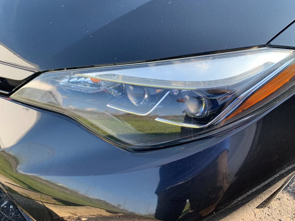 Used 2017 Toyota Corolla SE w/ SE Premium Package FWD image 9