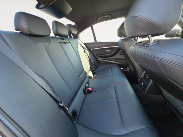 Used 2018 BMW 330i xDrive Sedan AWD/4WD image 14