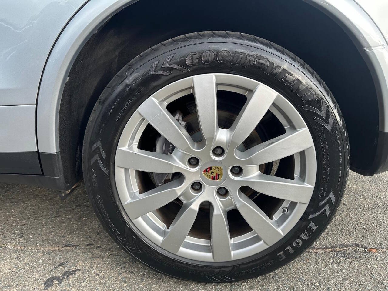 Used 2017 Porsche Cayenne Platinum Edition AWD/4WD image 26