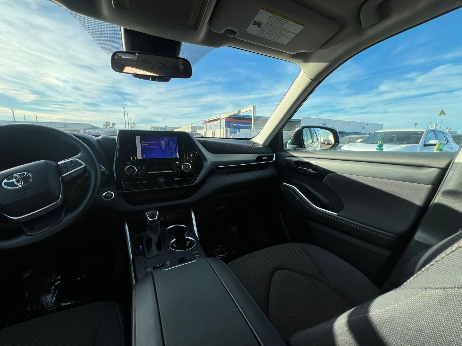 Used 2025 Toyota Highlander LE image 37