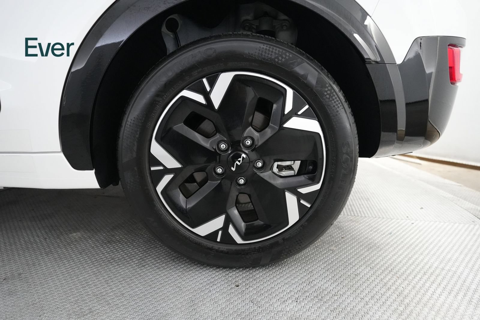 Used 2024 Kia Niro Wind FWD image 9
