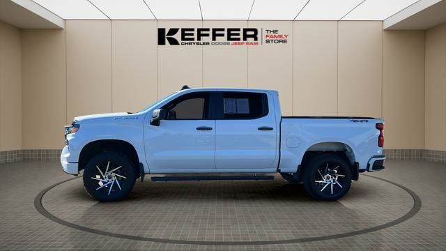 Used 2023 Chevrolet Silverado 1500 Custom image 2