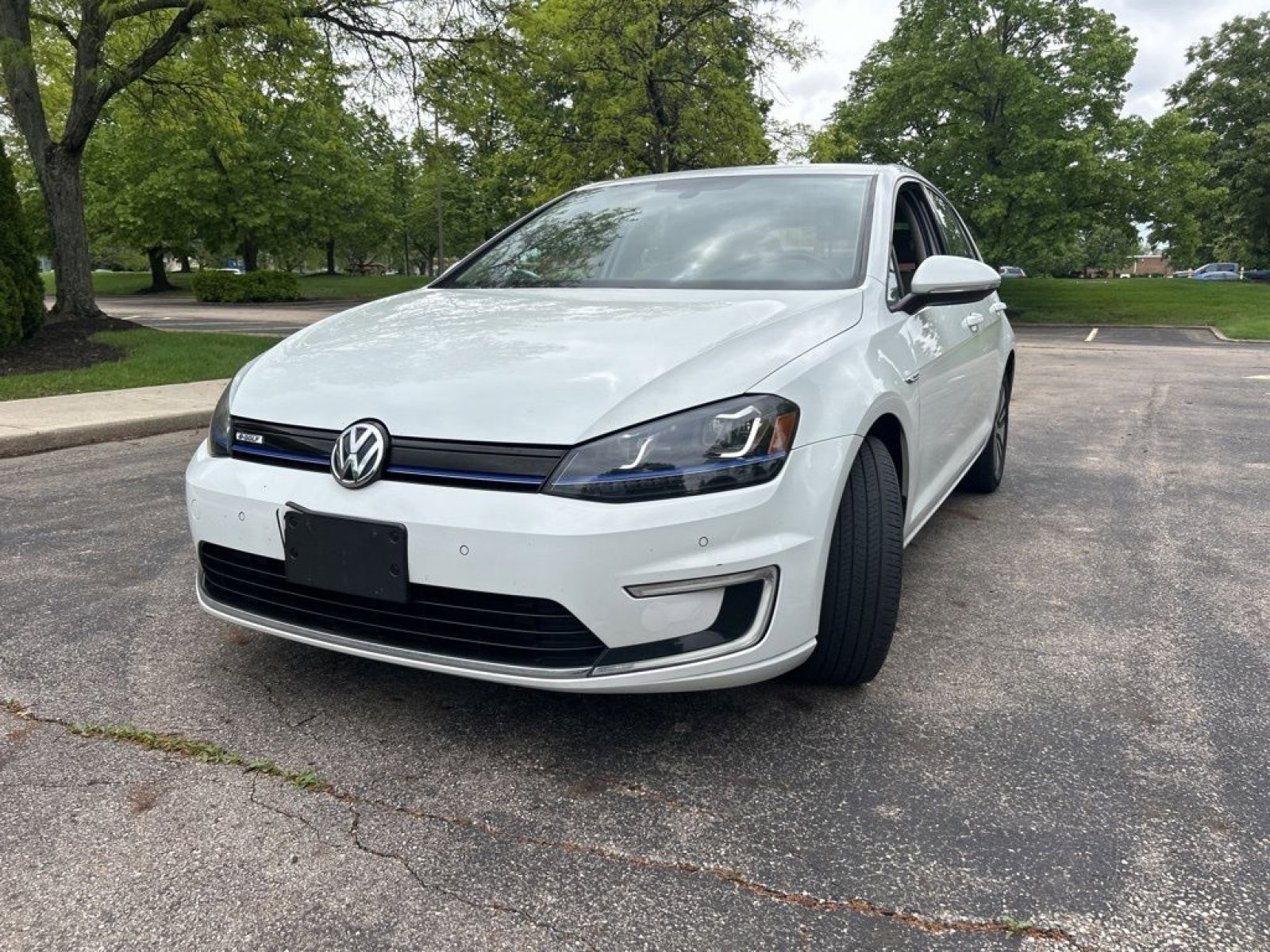 Used 2016 Volkswagen e-Golf SEL Premium FWD image 3