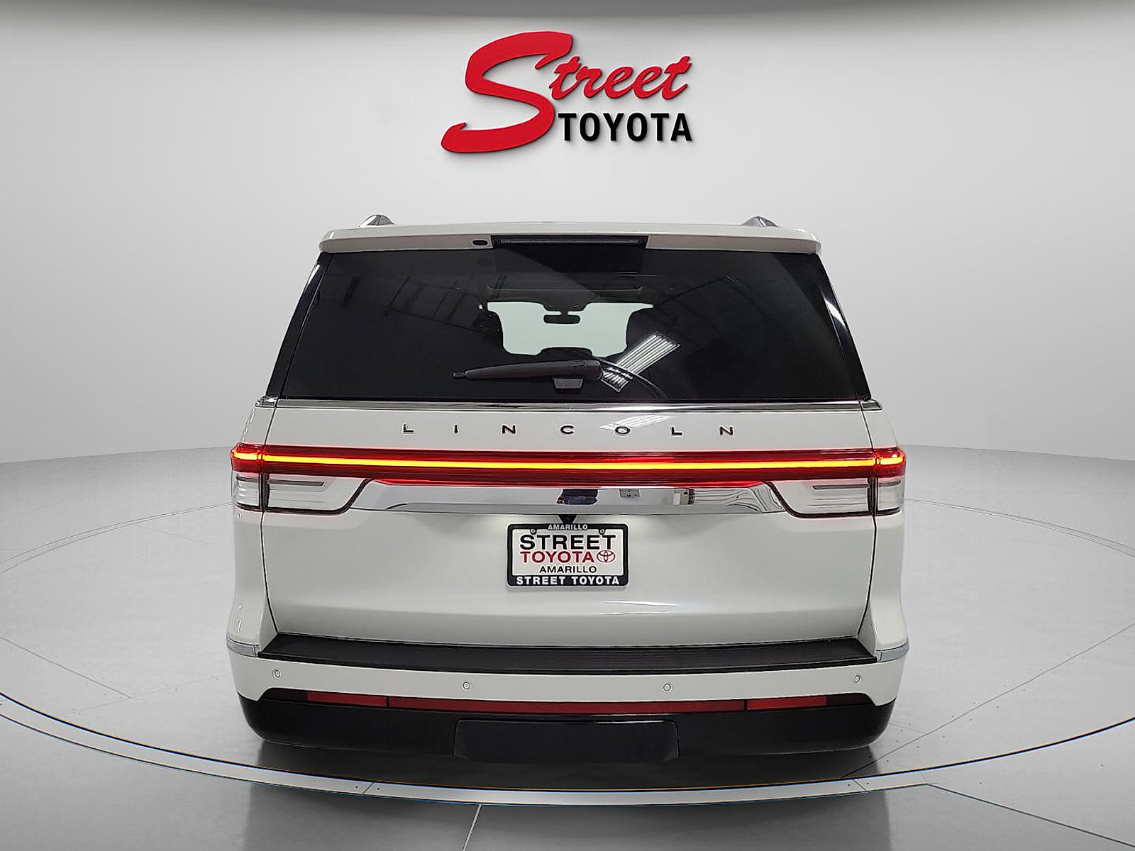Used 2024 Lincoln Navigator L Black Label AWD/4WD image 3