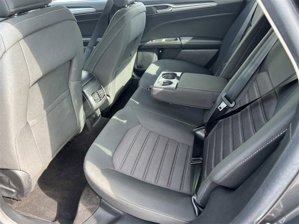 Used 2019 Ford Fusion SE image 12