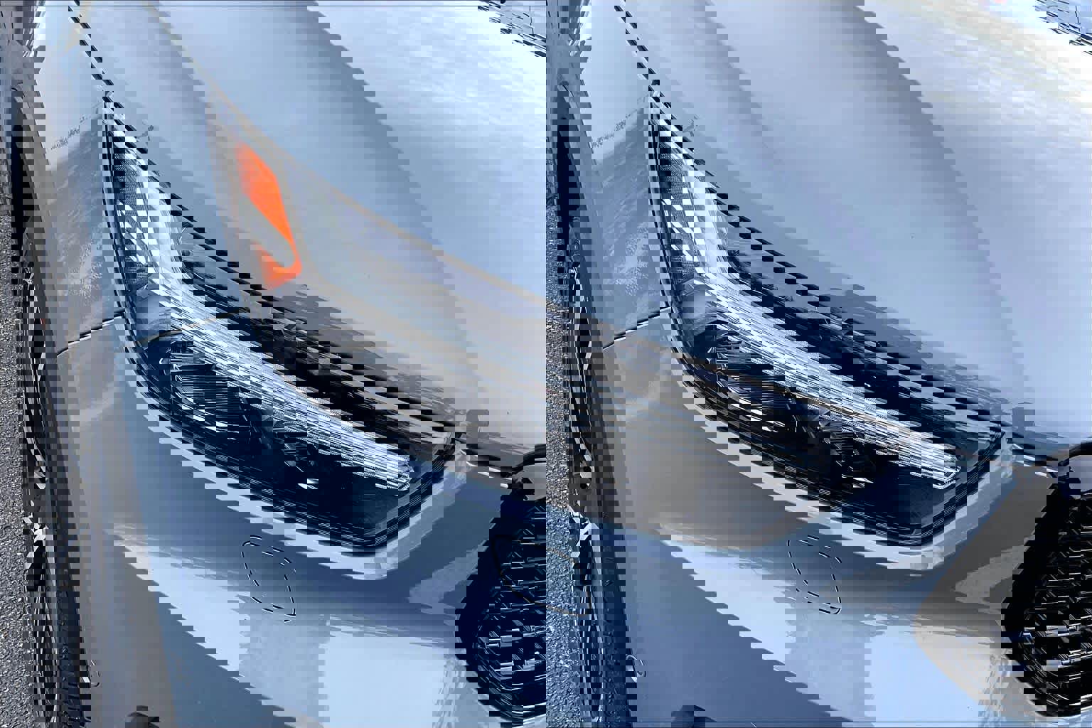 Used 2022 Volvo XC40 T5 R-Design w/ Advanced Package image 25