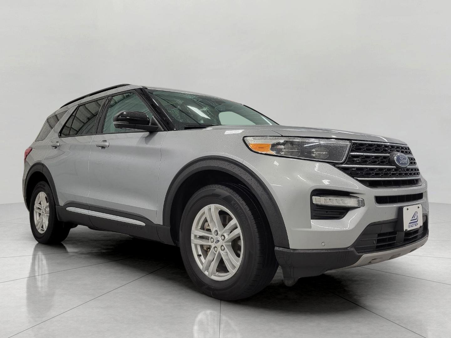 Used 2023 Ford Explorer XLT w/ Equipment Group 202A AWD/4WD image 1