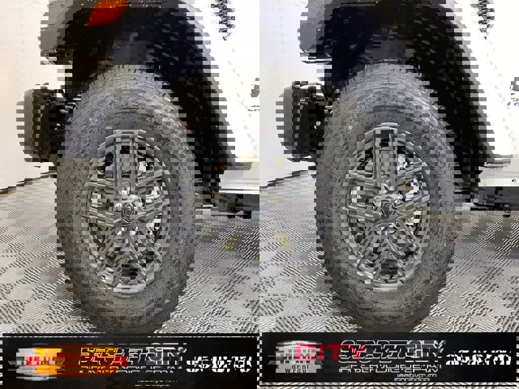 New 2025 Jeep Gladiator Sport image 9