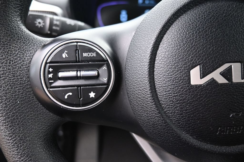 Used 2025 Kia Soul LX w/ LX Technology Package FWD image 17