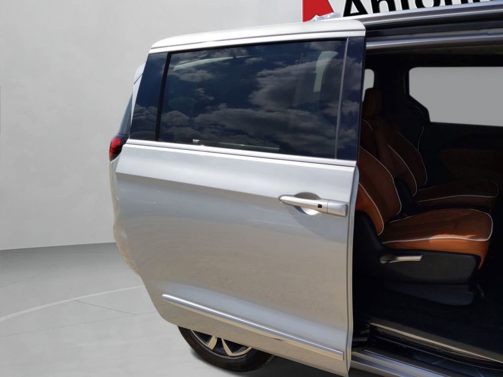 New 2026 Chrysler Pacifica Pinnacle image 28