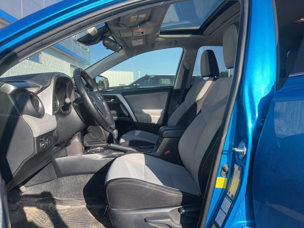 Used 2018 Toyota RAV4 XLE w/ Carpet Mat Package AWD/4WD image 12