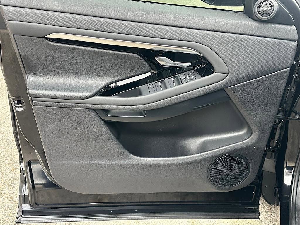 Used 2020 Land Rover Range Rover Evoque S image 12