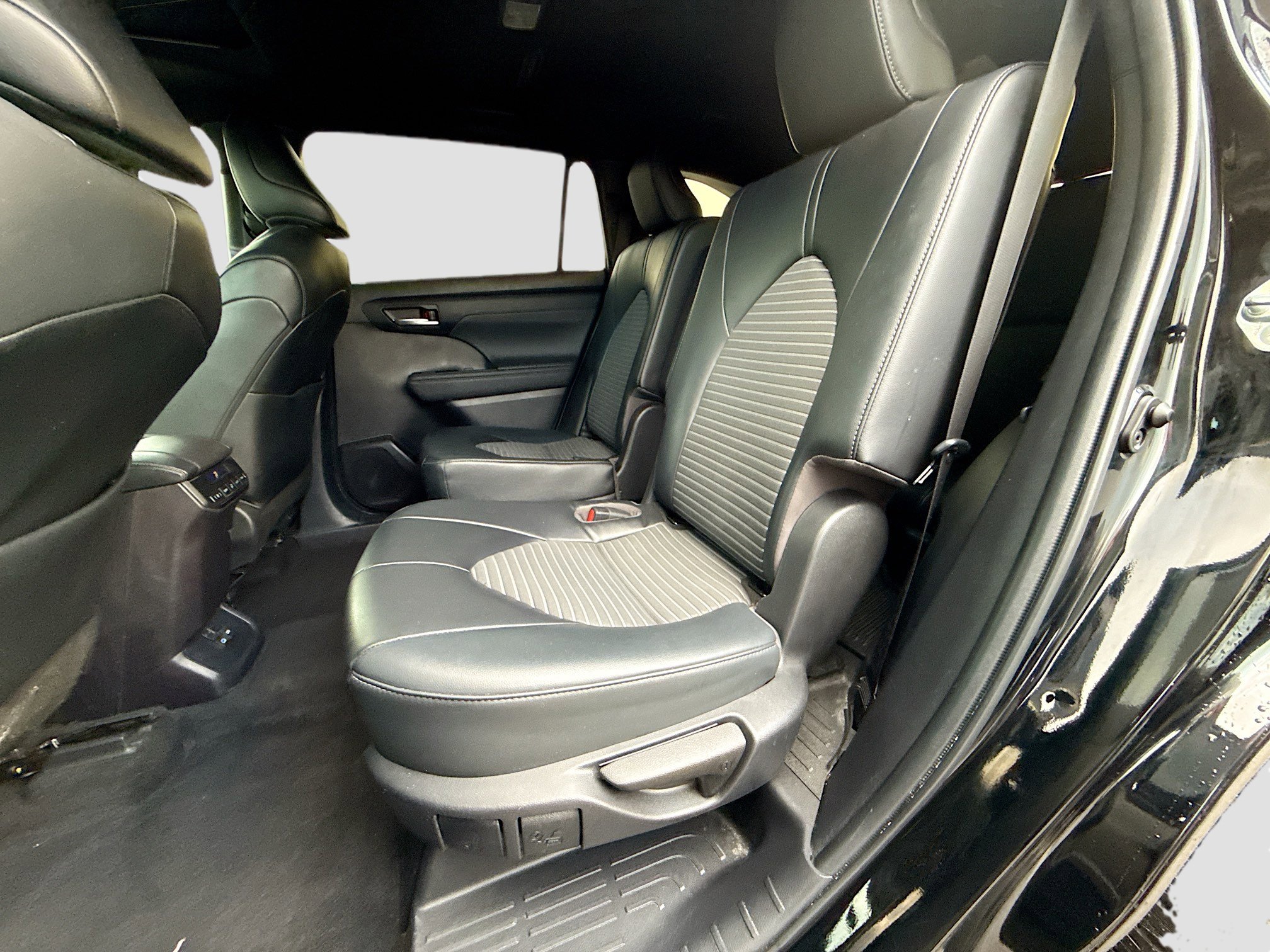 Used 2022 Toyota Highlander XSE image 20