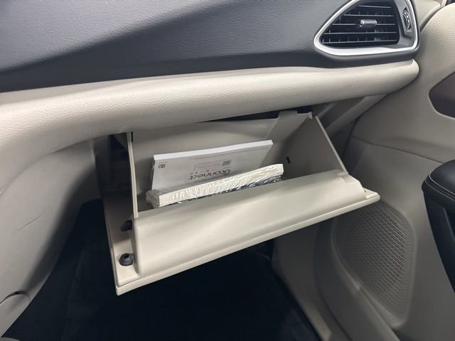 Used 2023 Chrysler Voyager LX image 51