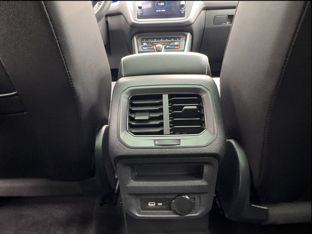 Used 2022 Volkswagen Tiguan SE w/ Panoramic Sunroof Package FWD image 42