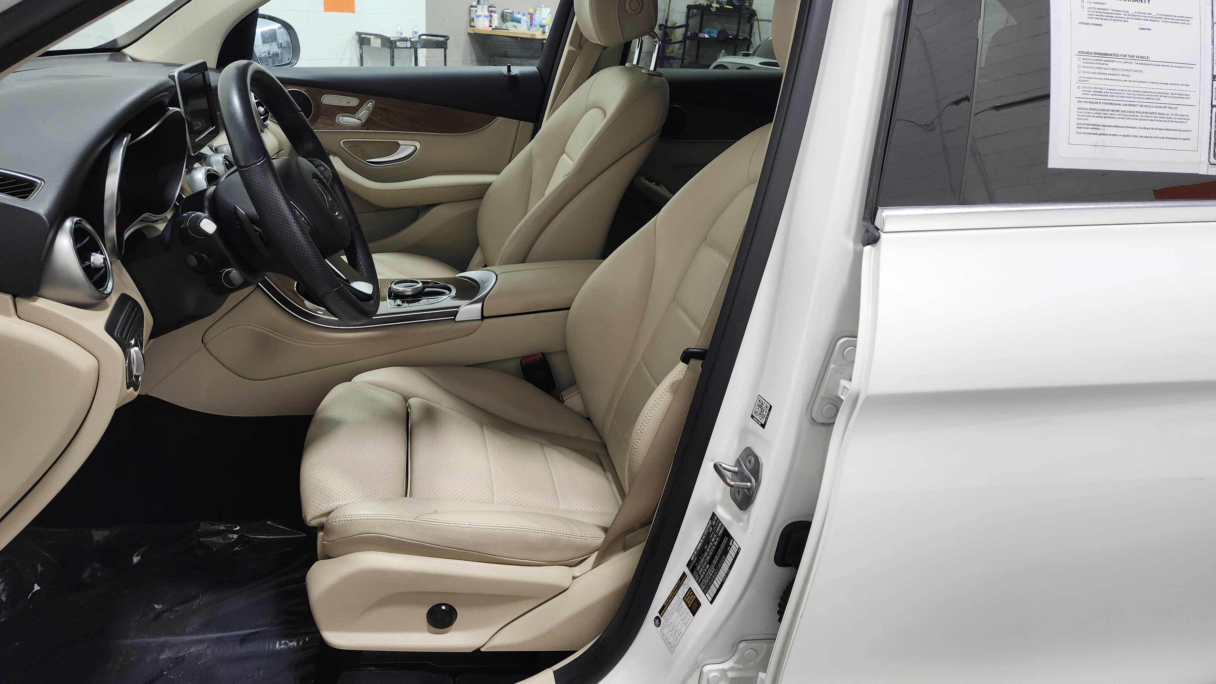 Used 2019 Mercedes-Benz GLC 300 w/ Premium Package image 23