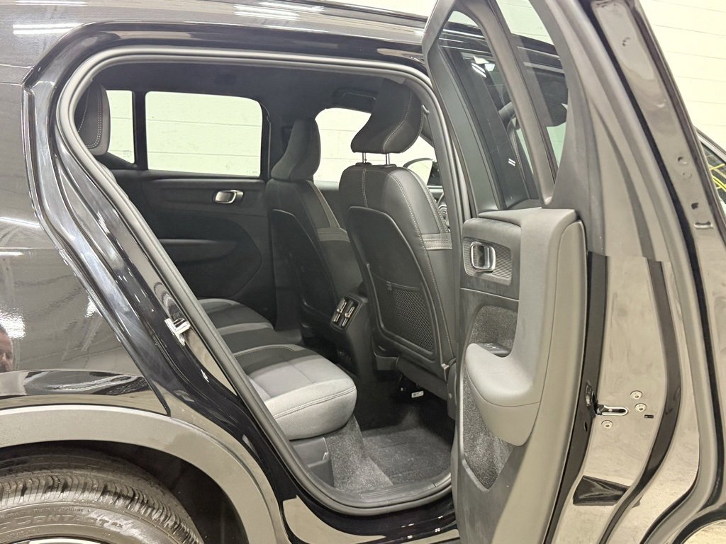 Used 2024 Volvo XC40 Recharge Core w/ Protection Package Premier image 37